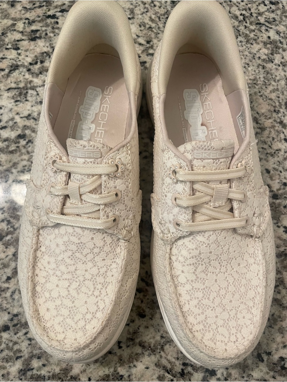 Skechers Women's Leilani On the Go Boat shoe Slip-ins Sneakers in Light Cream
